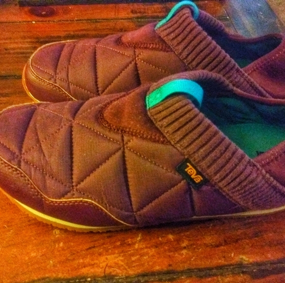teva quilted shoe